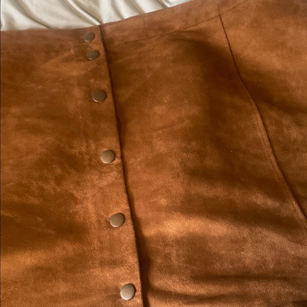 Women's rust tone- faux suede mini skirt- snap button front- size 20 - Picture 2 of 7